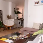 Charming Apartment All Comfort In Paris 18
